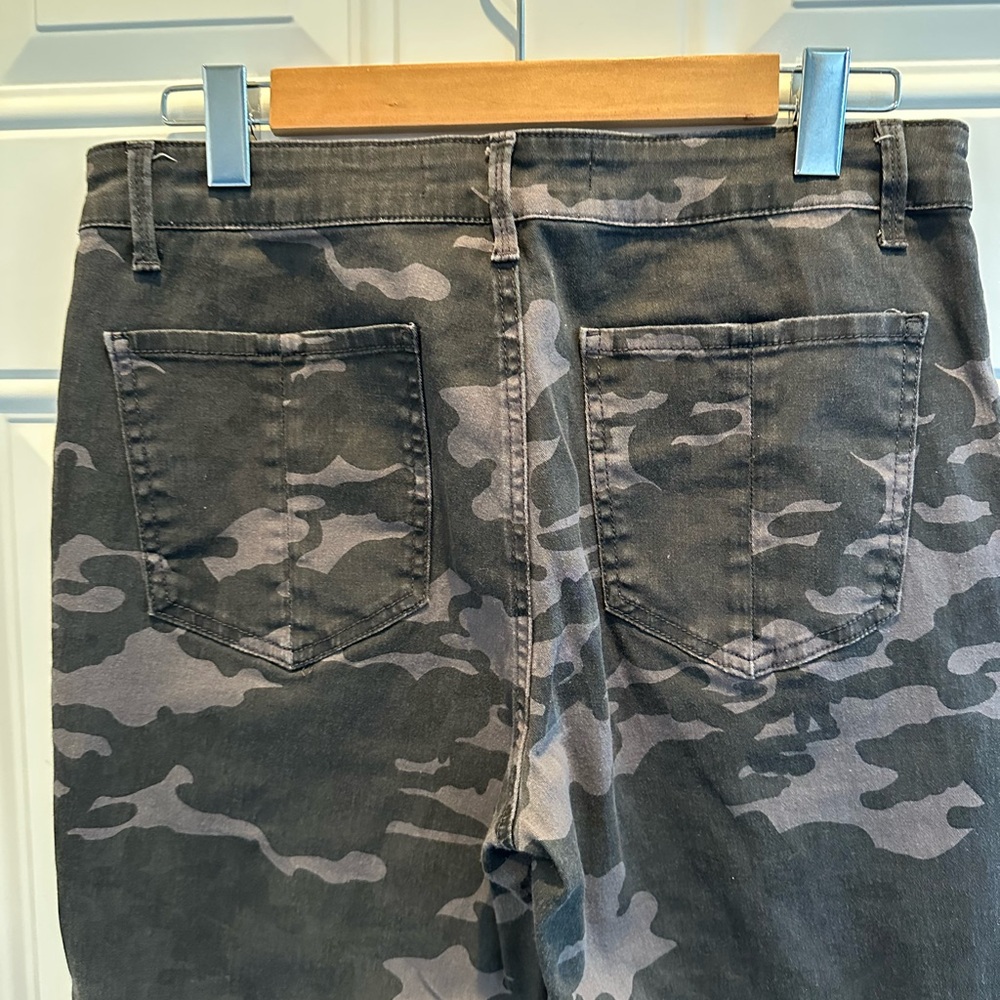 Prosperity Women's Camouflage Ankle Pants - Tags Off But Never Worn - Picture 8 of 10